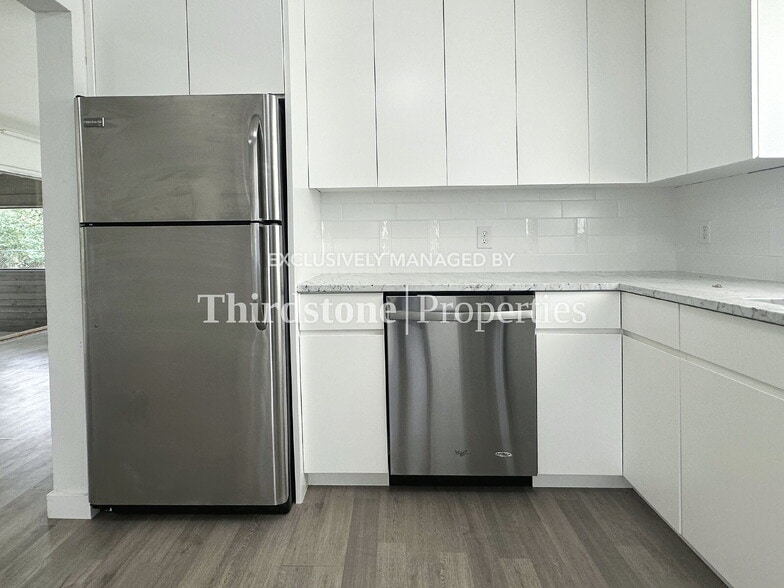 Building Photo - 8105 Santillo Dr