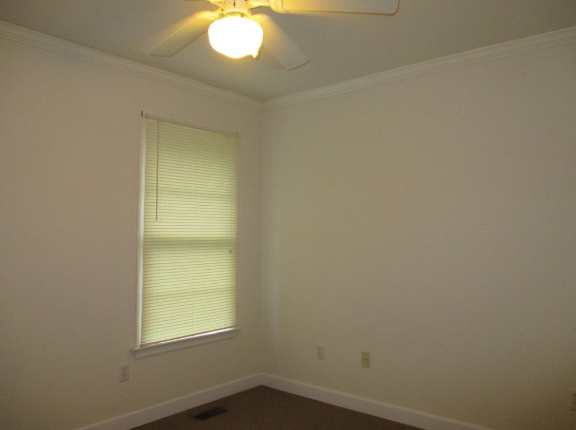 Building Photo - 3 Willow Tree Ct