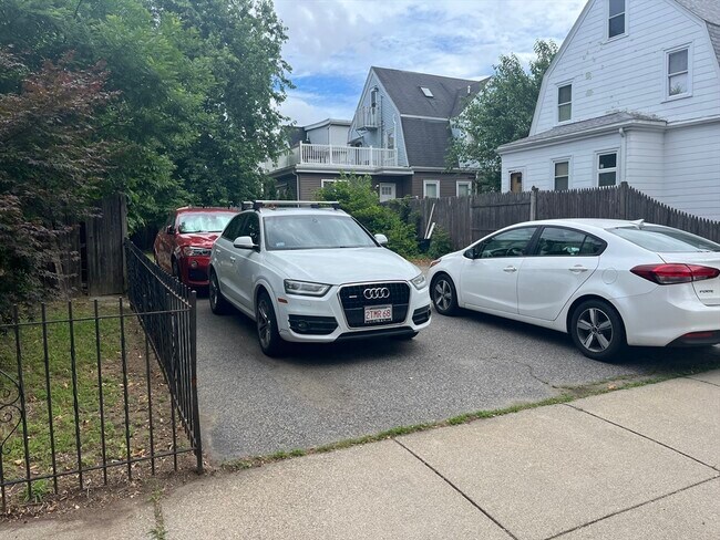 Building Photo - 98 Dexter Ave