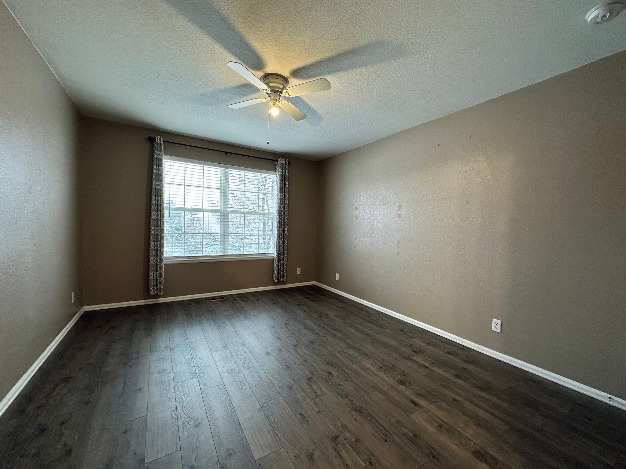 Building Photo - 2085 E 103rd Ave