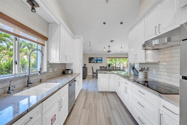 Building Photo - 1643 Seabreeze Blvd