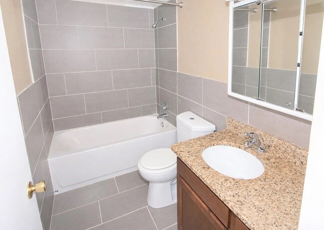 Interior Photo - FIFTH ST-231/233 -- 206