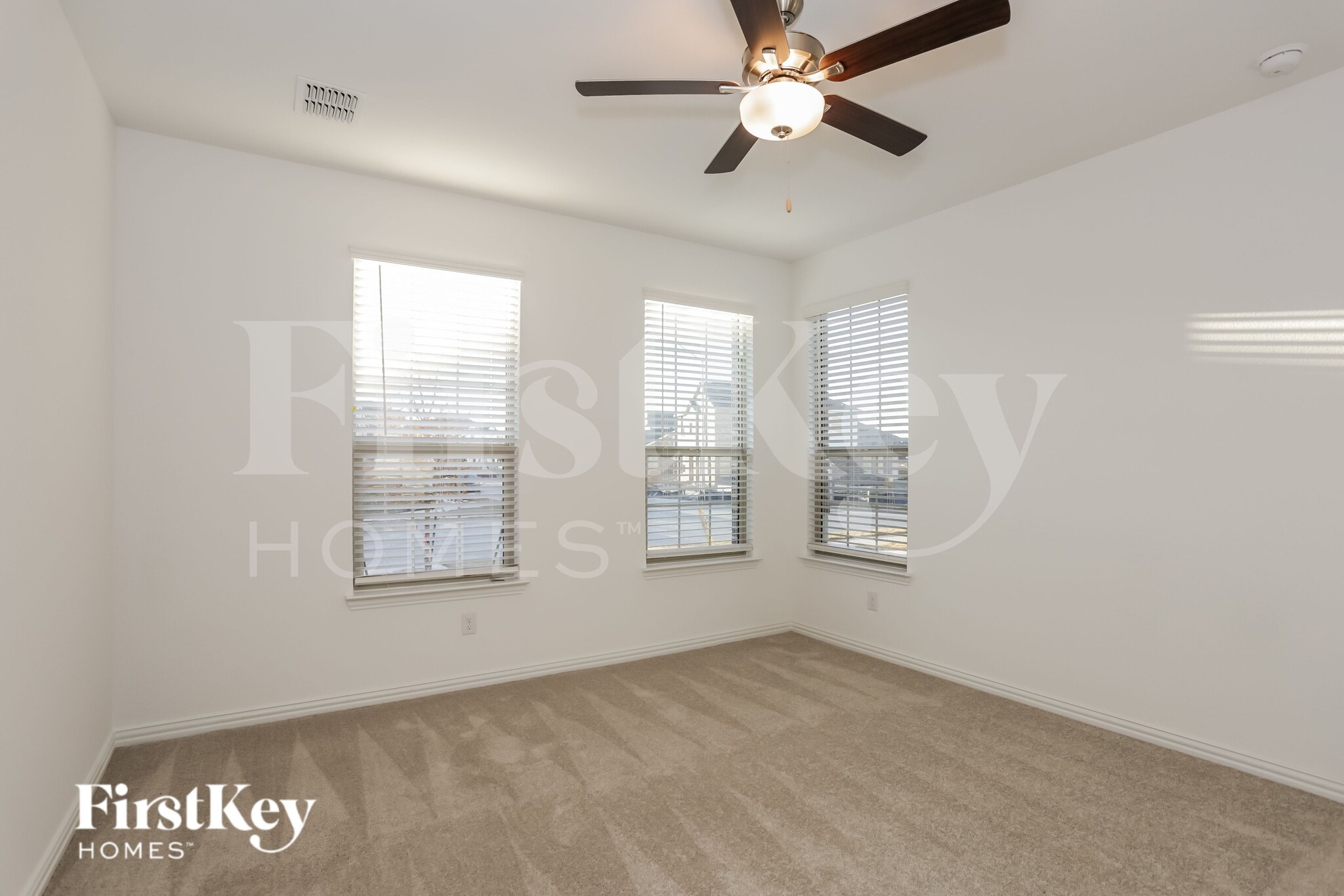 Building Photo - 10105 Elkhorn Dr