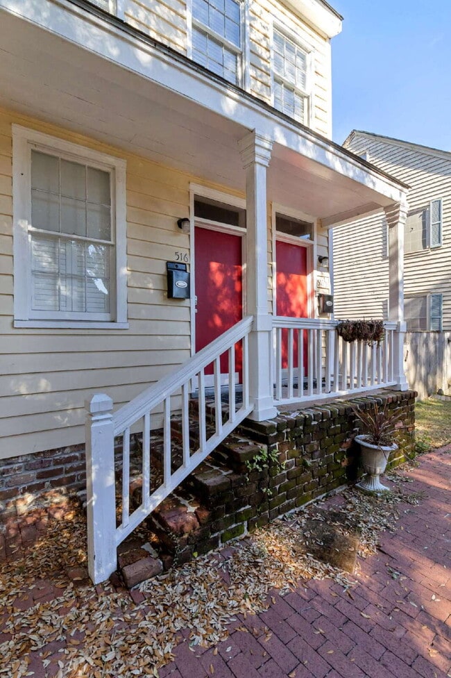 Building Photo - Charming Downtown Savannah Rental Property