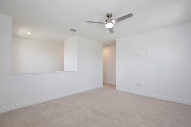 Building Photo - Charming 3/2.5 Courtyard Home with Loft & ...