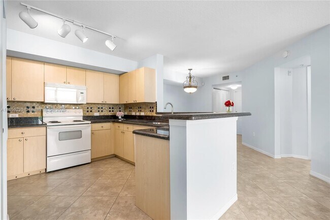 Building Photo - 1308 Villa Cir