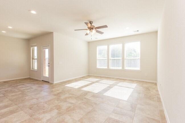 Building Photo - 10 Log House Ct