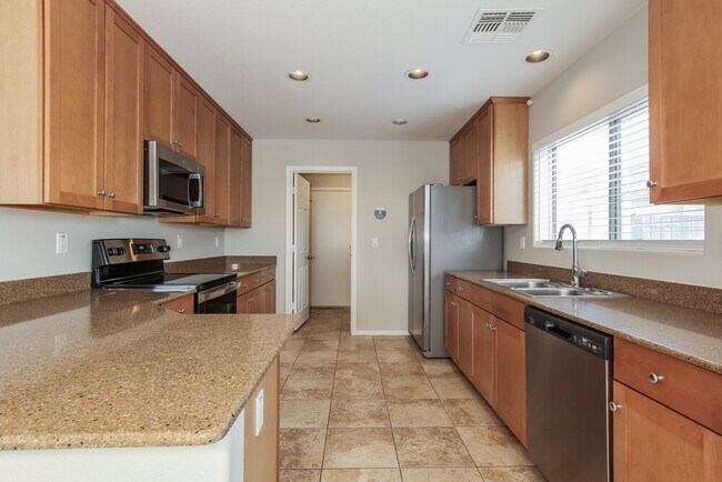 Building Photo - 40333 W Helen Ct