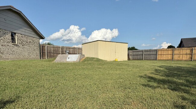 Building Photo - Complete new remodel 3-2-2 home off Broadway in the heart of Moore!