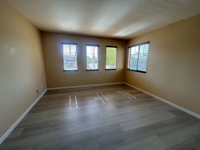 Building Photo - 37978 Spur Dr