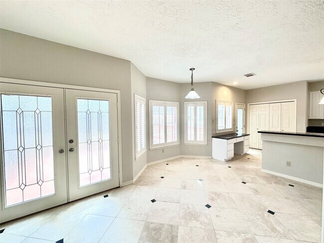 Building Photo - 15 Outervale Pl