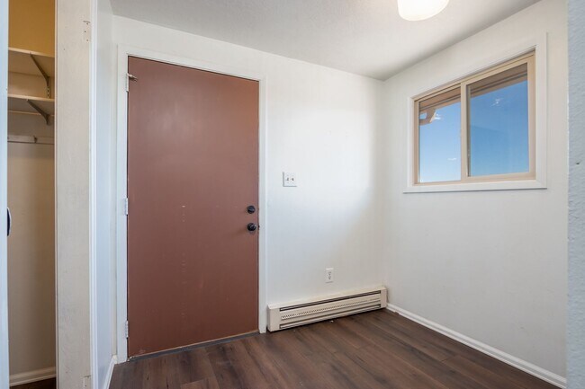 Building Photo - 544 S Watermelon Dr
