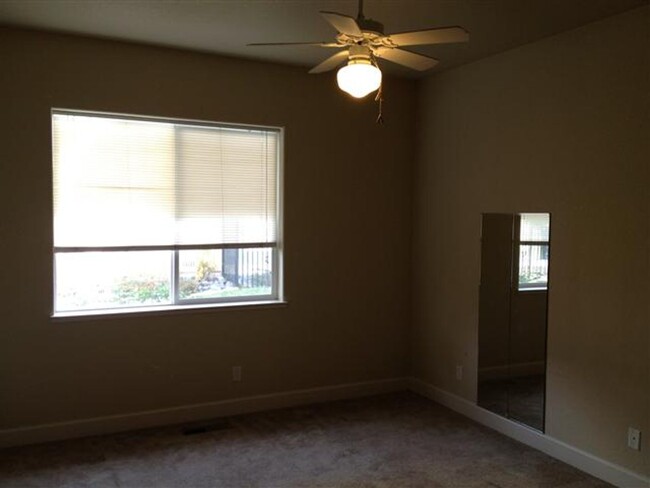 Building Photo - Coming Soon! Beautiful 2bd Townhome In Pri...