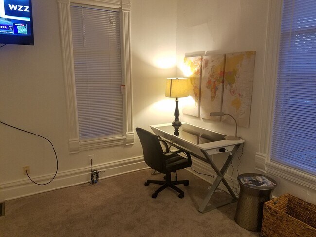 Building Photo - Downtown 2 Story Cottage Monthly Grand Rapids Rental