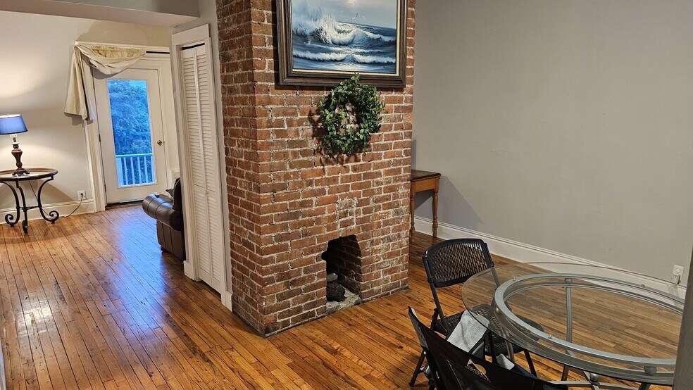 Living room to deck entry - 176 Montgomery St