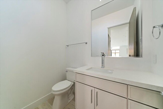 Building Photo - 78525 Orcabessa Dr