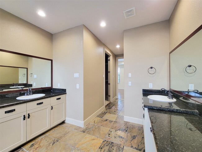 Building Photo - 1605 W 14th St