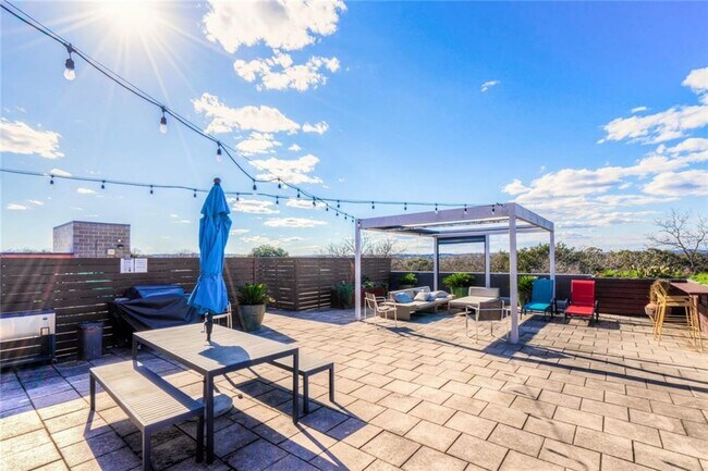 Building Photo - 1401 Eva St