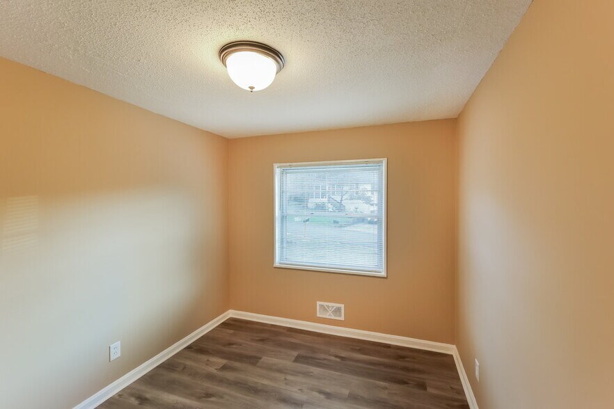 Building Photo - 9601 Red Ln Dr