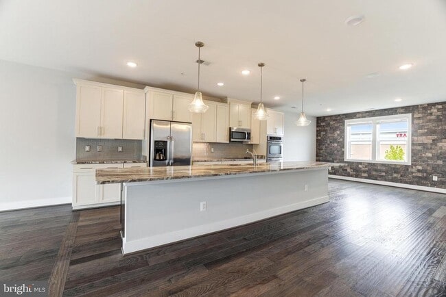 Building Photo - 44750 Tiverton Sq