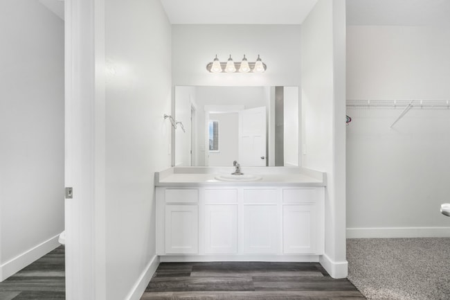 Building Photo - Modern 3-Bed, 2-Bath Apartment with Open F...