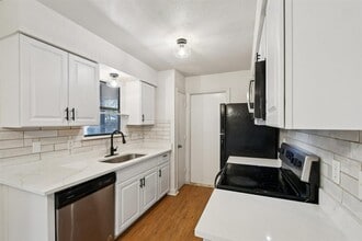 Building Photo - 2214 Winchester Dr