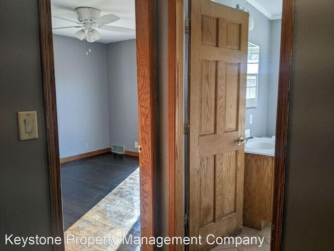 Building Photo - 3 br, 1.5 bath House - 1923 E. Court Street