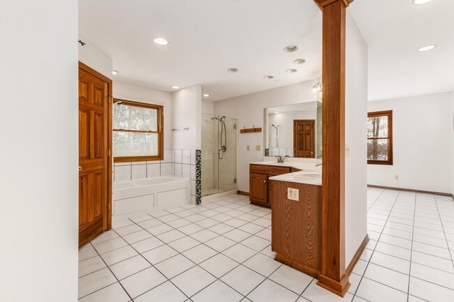 Building Photo - 6253 Headley Heights Ct