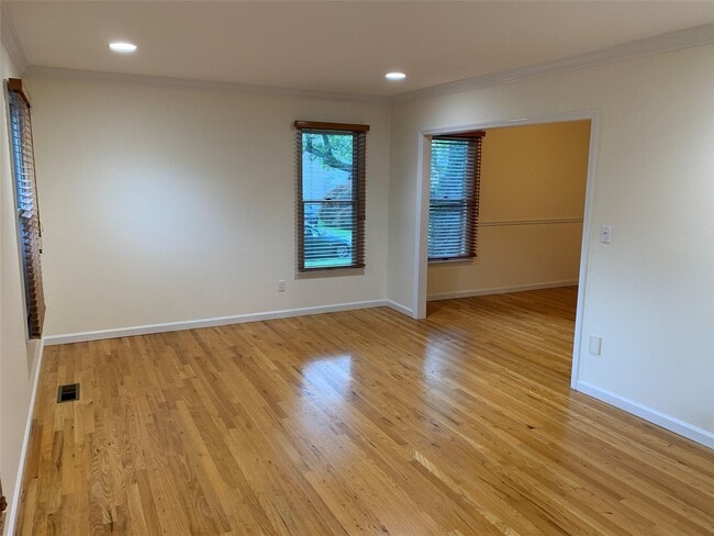 Building Photo - 243 Boulevard