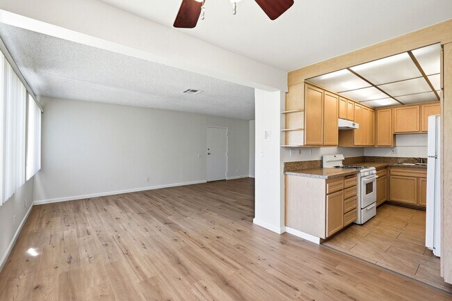 Building Photo - FIRST FLOOR 2BR + 2BA CONDO IN PASADENA!