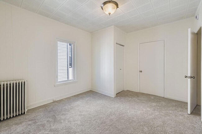 Building Photo - 2630 14th Ave S