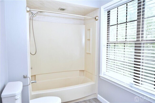 Building Photo - 1209 Stoneridge Cir