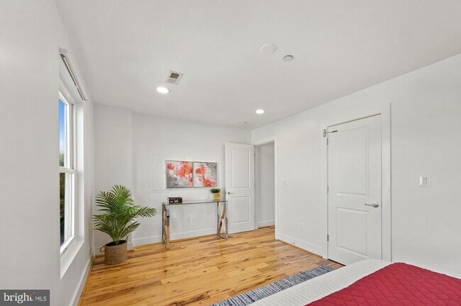 Building Photo - 3325 11th St NW