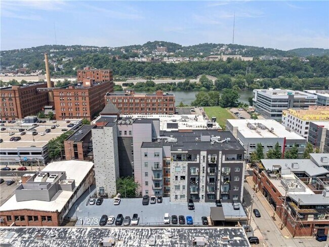 Building Photo - 2434 Smallman St