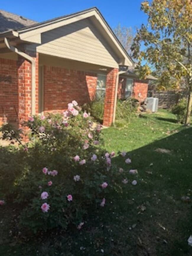 Building Photo - Charming 3 Bed, 2 Bath Home for Rent in Norman!