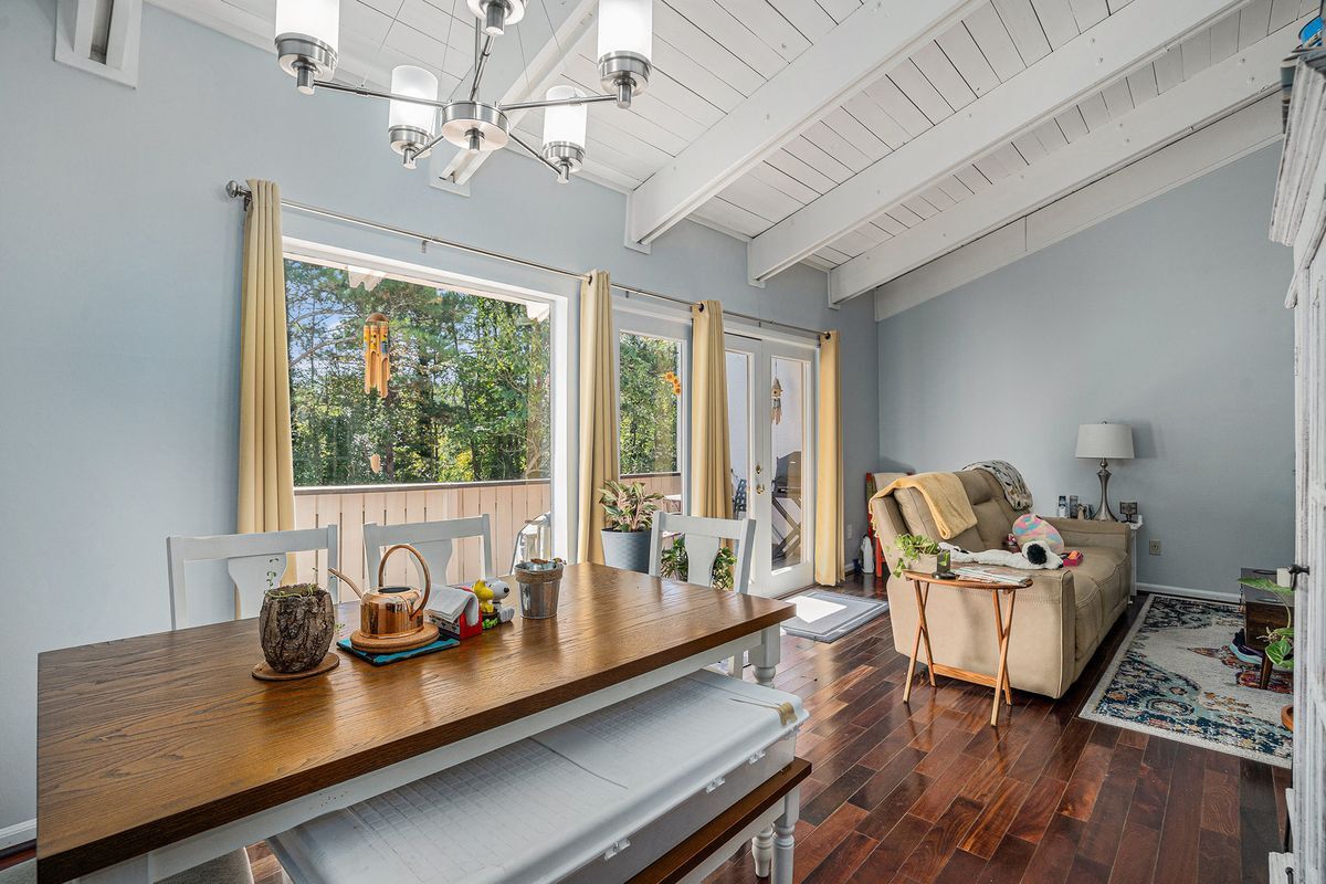 Building Photo - 3813 Paces Ferry W