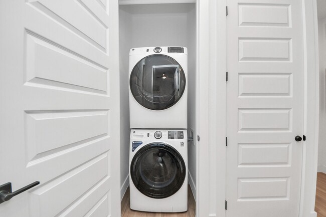 Building Photo - 15635 Memorial Dr