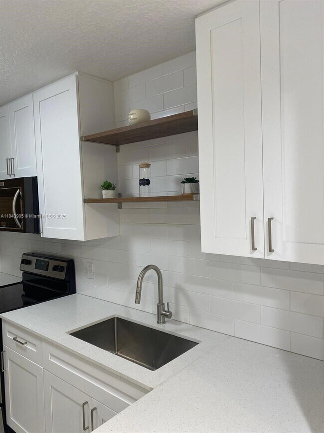 Building Photo - 8411 Forest Hills Dr