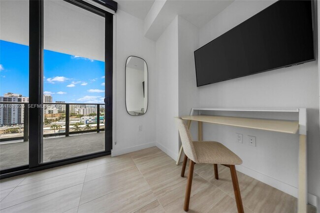 Building Photo - 580 72nd St