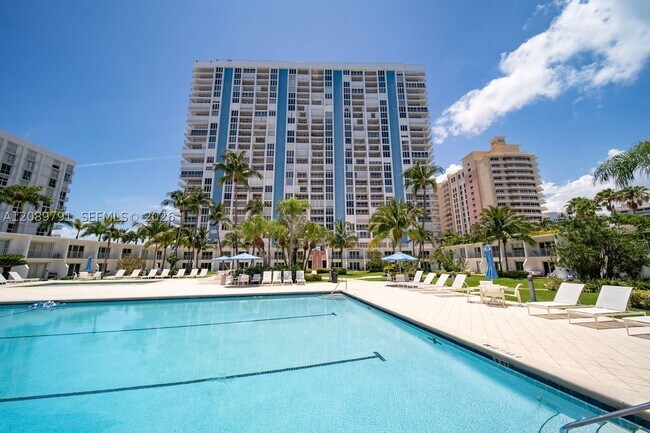 Building Photo - 881 Ocean Dr