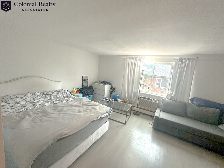 Primary Photo - 205 Kent St