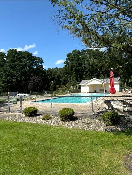 Building Photo - 1307 Greenwich Dr