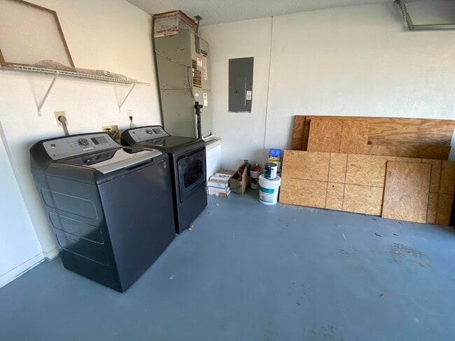 Building Photo - 8057 Bracken Ln