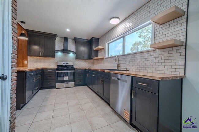 Building Photo - 410 Hardeman Ave