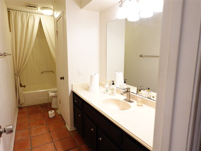 Building Photo - 6215 Pinole Forest Dr