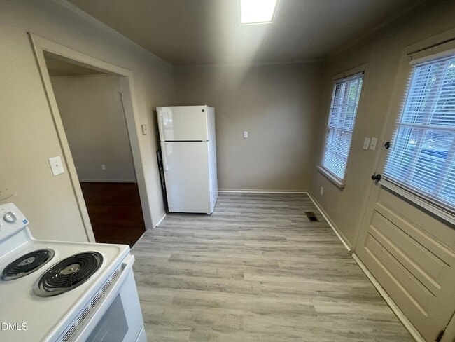 Building Photo - 429 Rose Ln