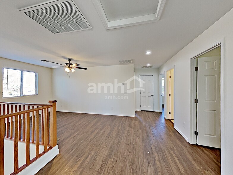 Building Photo - 17305 W Woodlands Ave