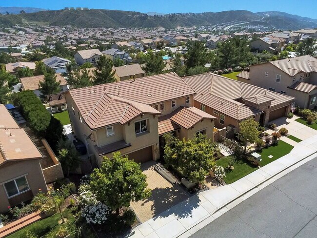 Building Photo - Immaculate 5-Bedroom Executive Home in Desirable Plum Canyon