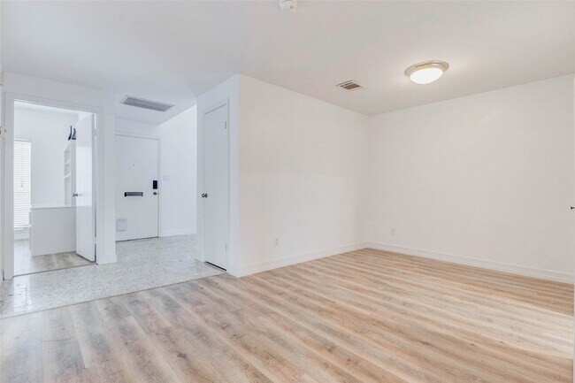 Building Photo - 10720 Briar Forest Dr