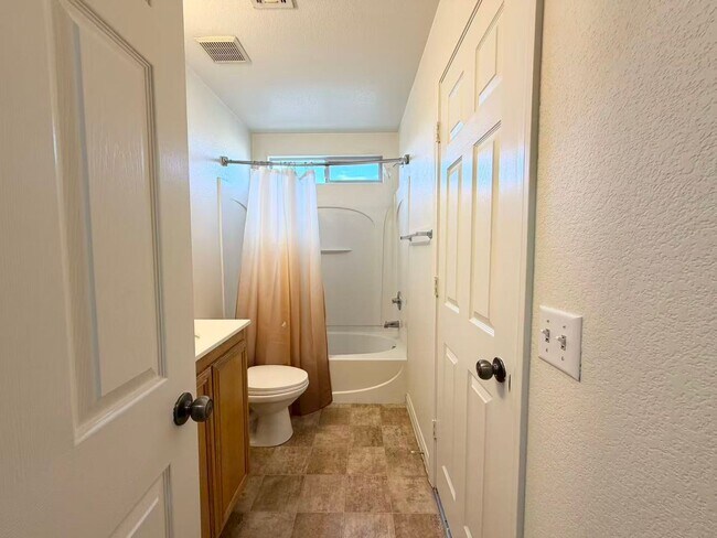 Building Photo - Spacious 2-story home located in a convenient Las Vegas gate community